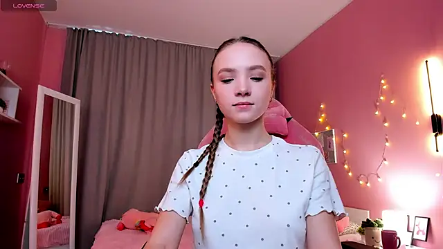 Adria Arjona online show from November 2025 07:42:01 AM