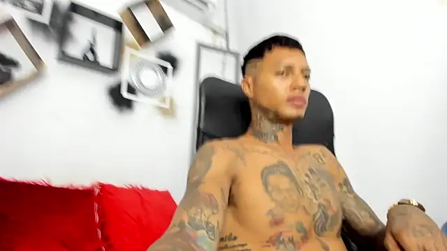 YuleimysAndAlex online show from November 2025 03:28:01 AM