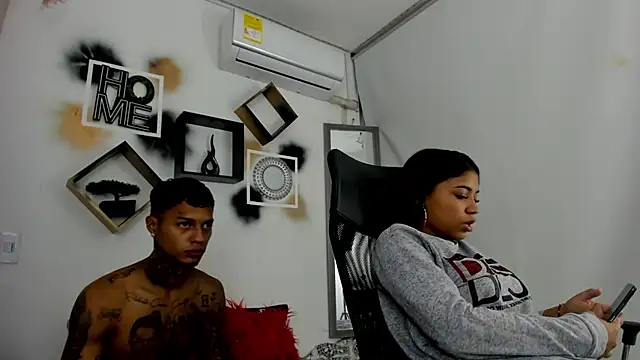 YuleimysAndAlex online show from December 2025 03:51:02 AM