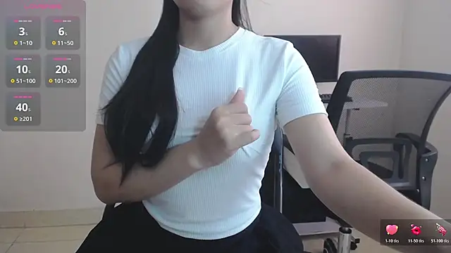 Snapshot of EllyShow22 chatting on November 2025 03:21:02 AM EllyShow22 online show from November 2025 03:21:02 AM