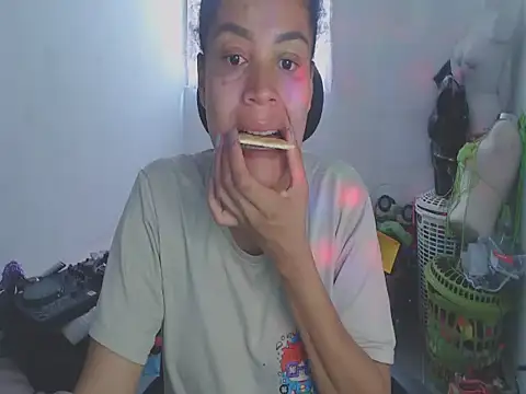 shayna cute online show from May 2026 12:58:01 PM