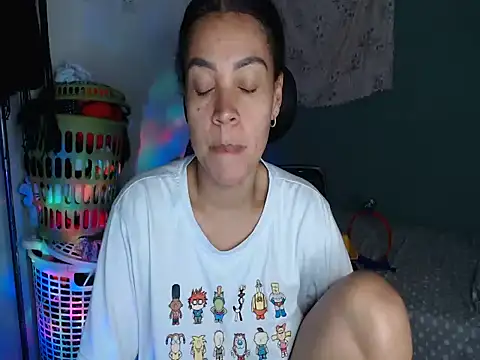 Snapshot of shayna_cute chatting on June 2026 02:29:01 AM shayna cute online show from June 2026 02:29:01 AM