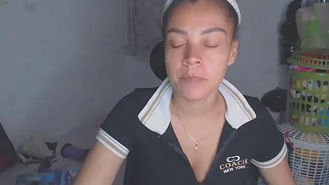 shayna cute online show from May 2026 03:50:02 AM