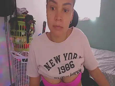 Snapshot of shayna_cute chatting on July 2026 06:19:02 PM shayna cute online show from July 2026 06:19:02 PM