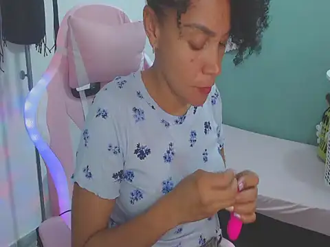 Snapshot of shayna_cute chatting on July 2026 02:11:01 AM shayna cute online show from July 2026 02:11:01 AM