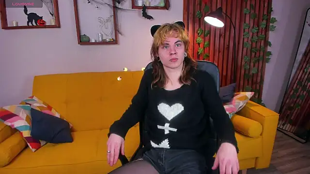 Snapshot of MattMarnee chatting on November 2025 10:41:02 AM MattMarnee online show from November 2025 10:41:02 AM