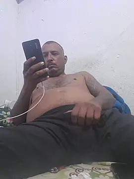 Snapshot of negrocomomisuerte chatting on December 2025 05:46:02 AM negrocomomisuerte online show from December 2025 05:46:02 AM