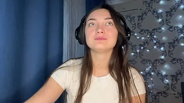 TwotyBright online show from December 2025 01:10:02 PM