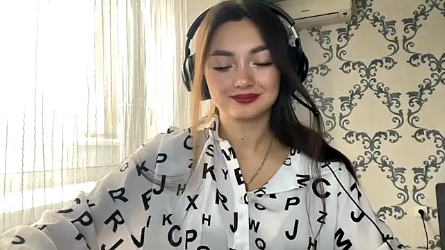 TwotyBright online show from November 2025 08:07:02 AM