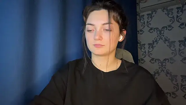 TwotyBright online show from November 2025 04:18:01 PM