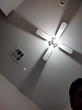 m8je online show from November 2025 09:13:01 AM