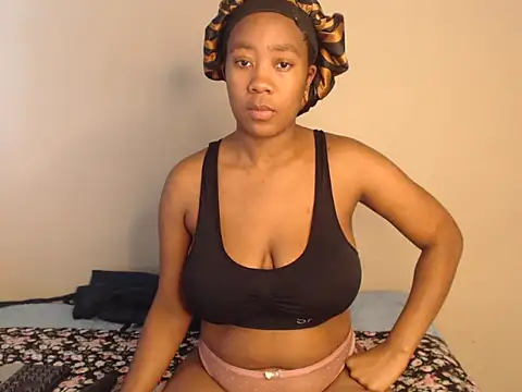 Snapshot of SexyLipss_ chatting on November 2025 01:48:02 PM SexyLipss online show from November 2025 01:48:02 PM