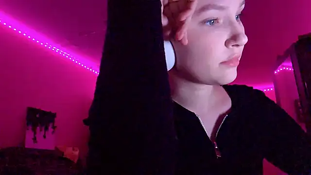 KarinRobertson online show from November 2025 08:13:01 PM