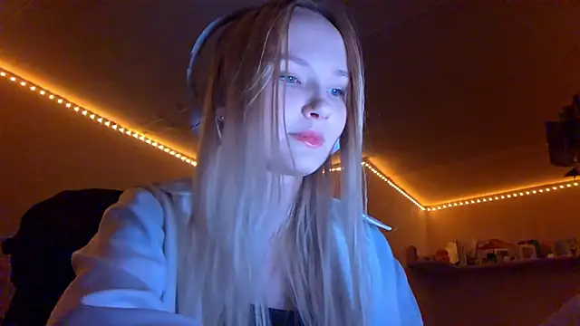 Snapshot of KarinRobertson chatting on November 2025 05:40:01 PM KarinRobertson online show from November 2025 05:40:01 PM