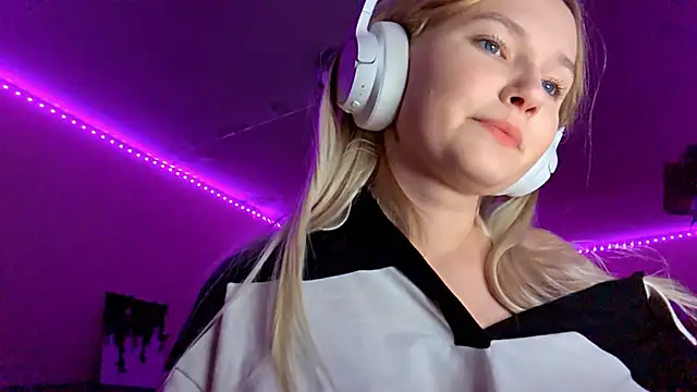 KarinRobertson online show from November 2025 06:12:02 PM