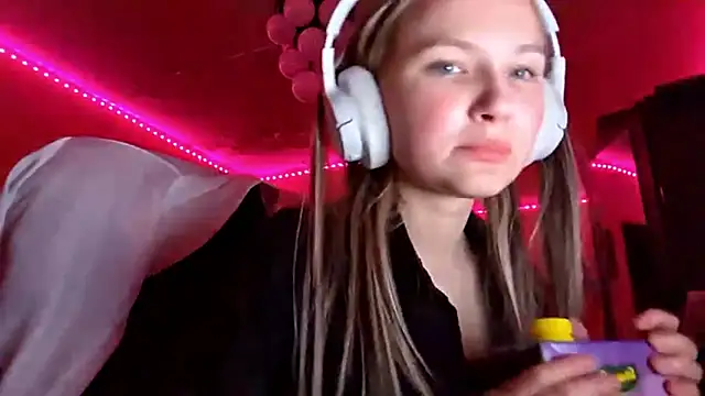 KarinRobertson online show from December 2025 07:20:01 PM