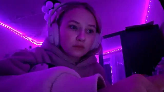 KarinRobertson online show from December 2025 06:29:02 PM