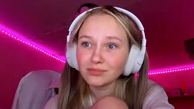 KarinRobertson online show from December 2025 05:17:02 PM