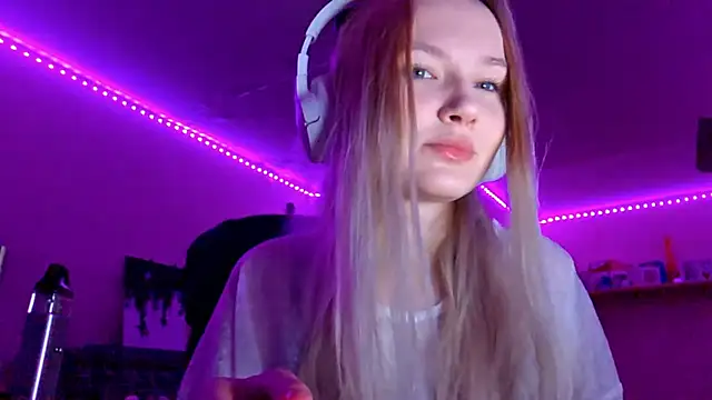 KarinRobertson online show from November 2025 05:17:01 PM