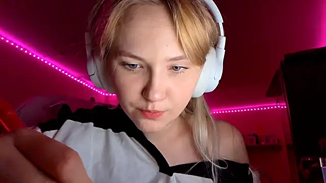 KarinRobertson online show from November 2025 06:30:01 PM