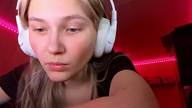 KarinRobertson online show from December 2025 04:23:02 PM