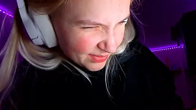 KarinRobertson online show from November 2025 06:29:02 PM