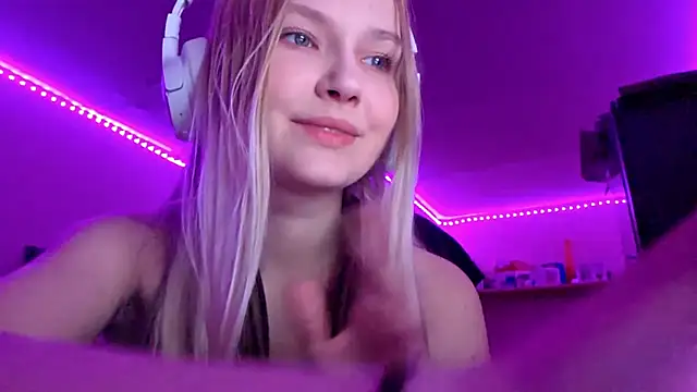 KarinRobertson online show from November 2025 07:28:01 PM