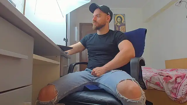 Snapshot of Ryanstone_ chatting on May 2026 03:19:01 AM Ryanstone online show from May 2026 03:19:01 AM