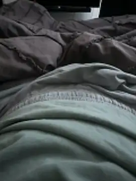 adamblunt59 online show from April 2026 11:28:01 PM