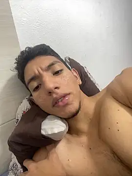 Snapshot of johnvixx chatting on November 2025 07:28:02 PM johnvixx online show from November 2025 07:28:02 PM