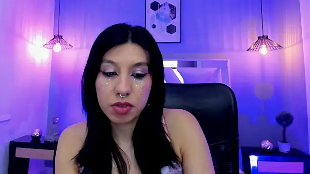 zoe-moreau online show from April 2026 07:48:01 PM