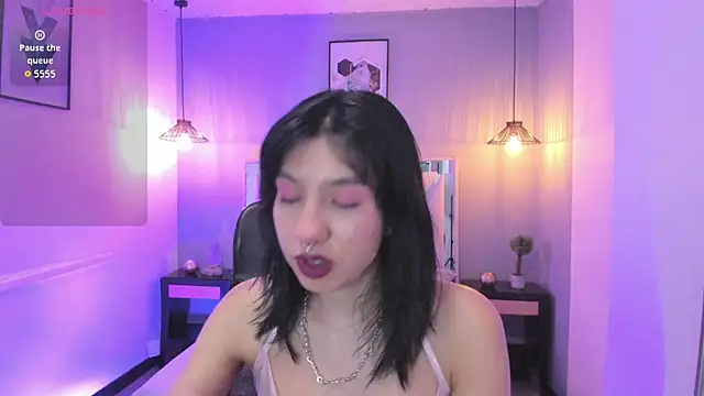 zoe-moreau online show from March 2026 07:30:02 PM