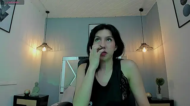 zoe-moreau online show from March 2026 07:45:02 PM