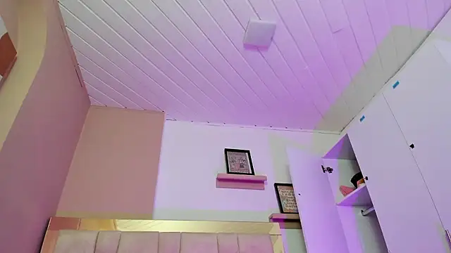 zoe-moreau online show from January 2026 07:20:01 PM