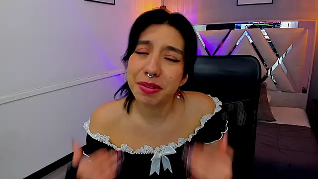 zoe-moreau online show from April 2026 08:27:01 PM