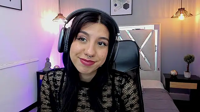 zoe-moreau online show from April 2026 07:18:01 PM