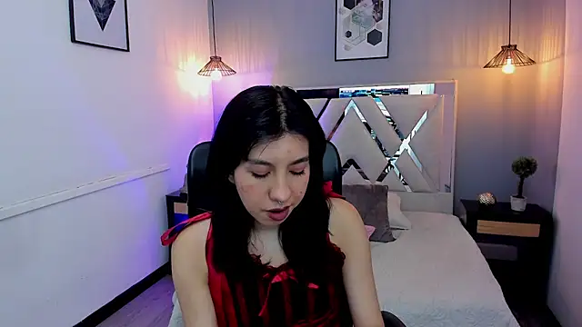 zoe-moreau online show from April 2026 07:17:01 PM