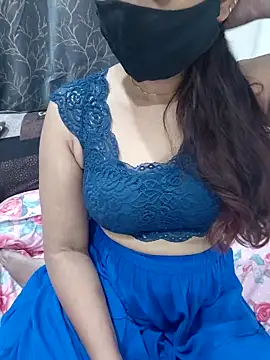 Aarti909090 online show from April 2026 06:22:01 PM