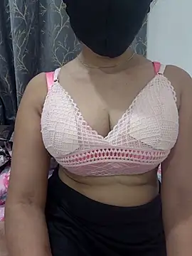 Aarti909090 online show from April 2026 06:48:02 PM