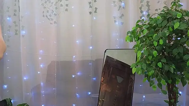 Mila wxw online show from November 2025 12:10:02 PM