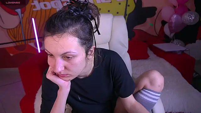 ZafiraMoonn online show from February 2026 03:18:01 AM