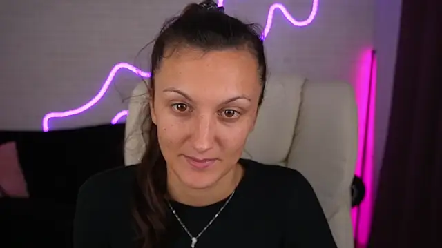 Snapshot of ZafiraMoonn chatting on November 2025 08:40:01 AM ZafiraMoonn online show from November 2025 08:40:01 AM