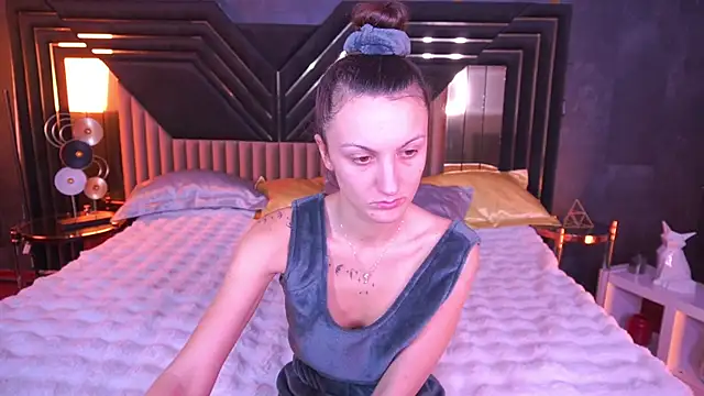 ZafiraMoonn online show from December 2025 06:46:02 AM