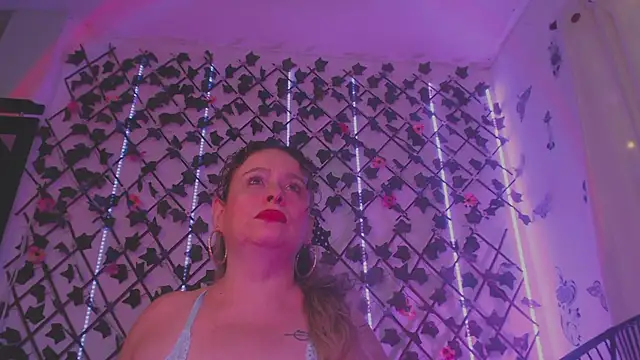 Snapshot of katjohanna chatting on June 2026 10:38:01 PM katjohanna online show from June 2026 10:38:01 PM