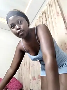 SweetSavage18 online show from December 2025 03:44:01 PM