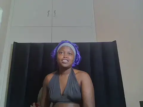 SweetSavage18 online show from May 2026 07:32:02 PM