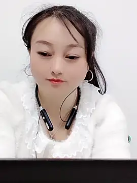 Alice-Baby520 online show from November 2025 05:45:01 AM