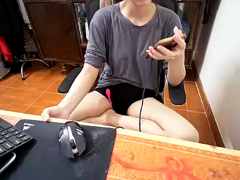 ---Lusi03--- online show from December 2025 03:17:02 AM