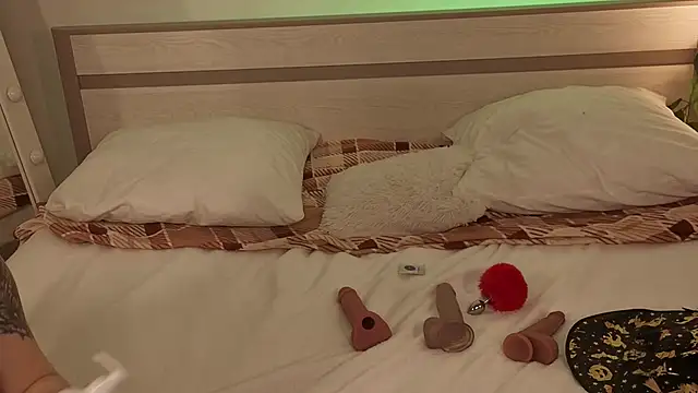 WICKEDEMBER online show from March 2026 02:00:02 AM