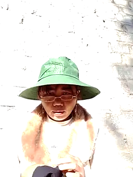 Snapshot of be-yeu chatting on November 2025 01:17:02 AM be-yeu online show from November 2025 01:17:02 AM